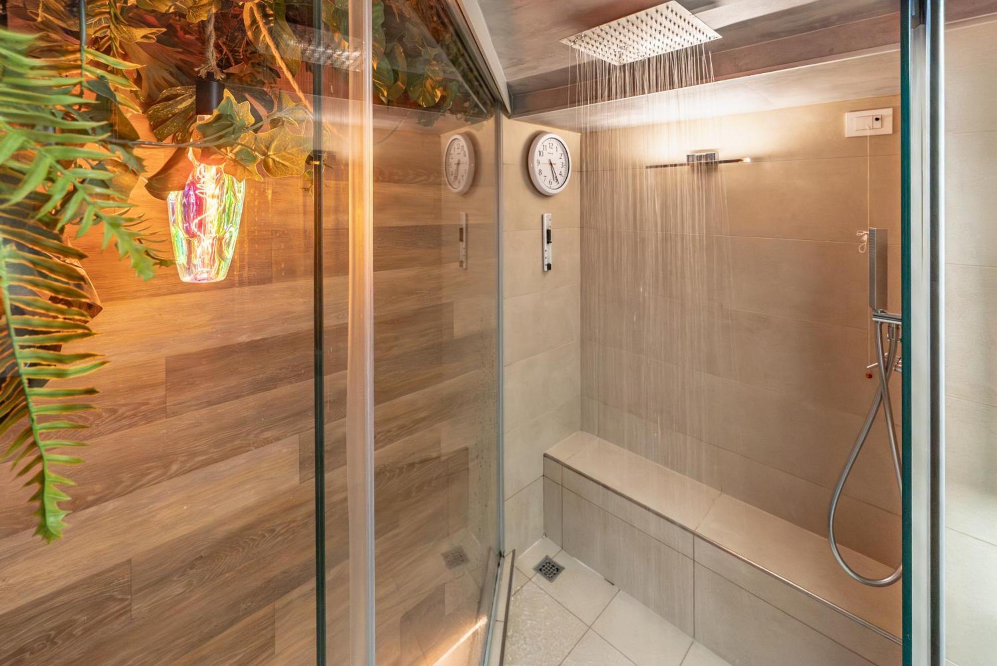 Luxe & Central Haven - Jacuzzi, Sauna, Steam, Private Parking Côme Extérieur photo