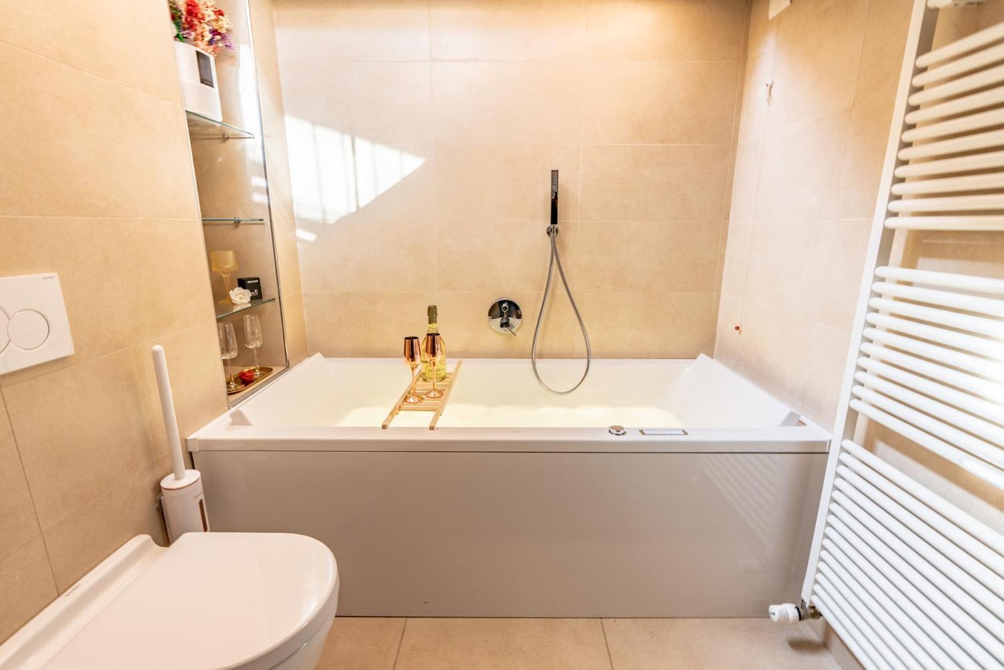 Luxe & Central Haven - Jacuzzi, Sauna, Steam, Private Parking Côme Extérieur photo